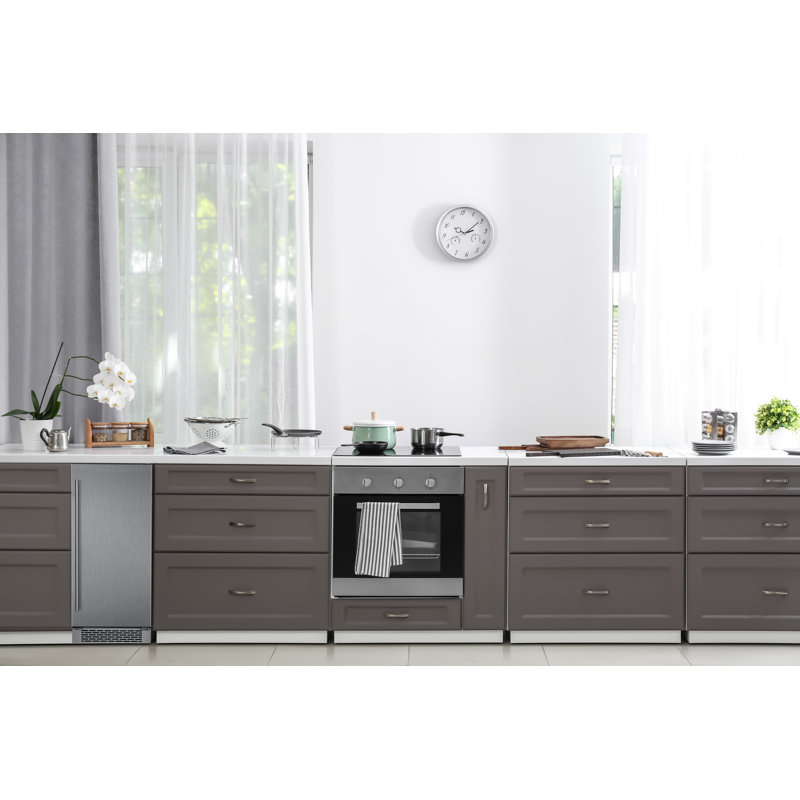 Hanover Studio Series 32 Lb. lb. Daily Production Crescent Clear Ice